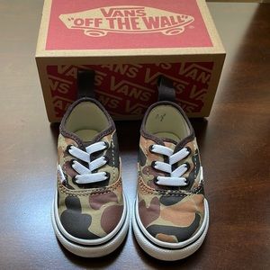 Camo baby vans size 4
